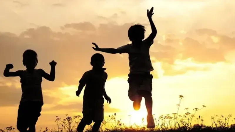 İzmir’de çocuk hakları umuda dönüştü: Fidanlar, atölyeler ve sokak oyunlarıyla dolu gün