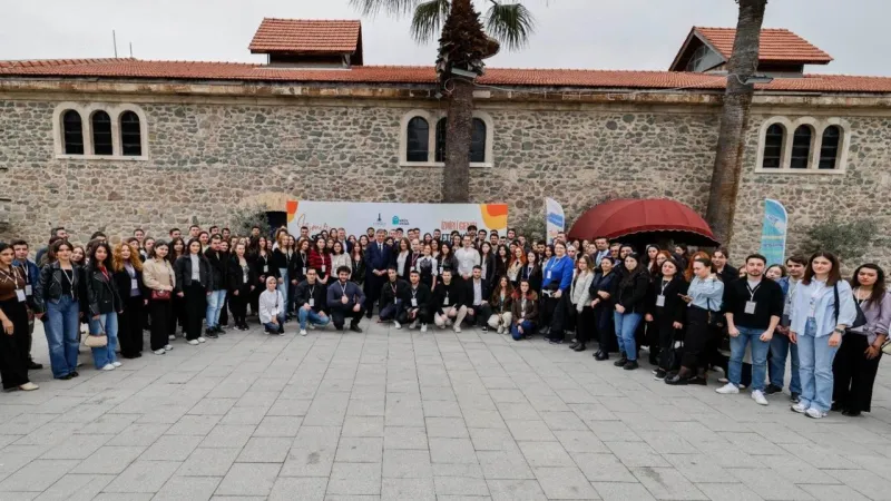 İzmir'de Gençlere Kariyer Desteği: Gönüllü Mentör Ol!