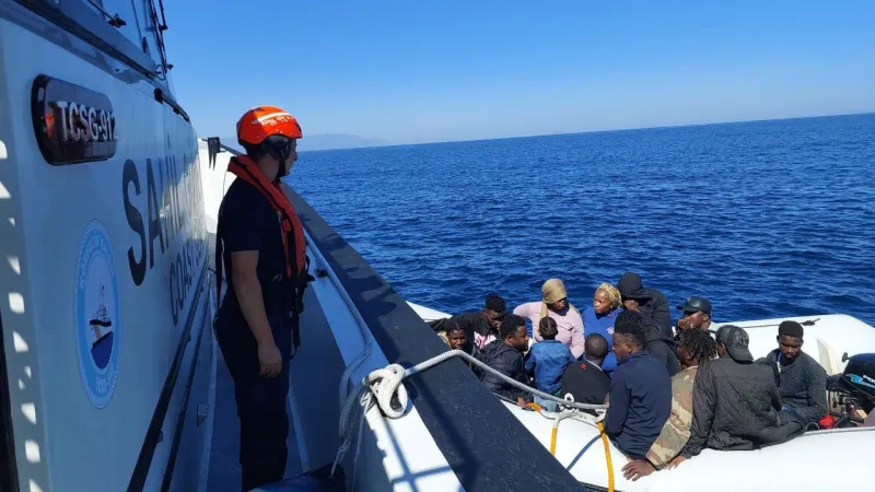 İzmir'de göçmen operasyonu: 1'i çocuk 16 kişi kurtarıldı