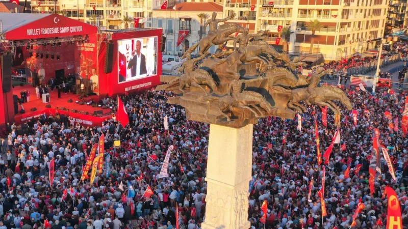 İzmir'de Coşku Seli! 19 Mayıs Mitinginde Millet İradesi Buluştu!