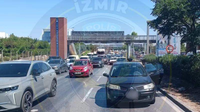 İzmir'de Havalimanı Yolunda Kabus! Trafik Neden Durdu?
