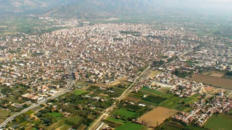 İzmir'de icradan satılık tarla ve müştemilatı