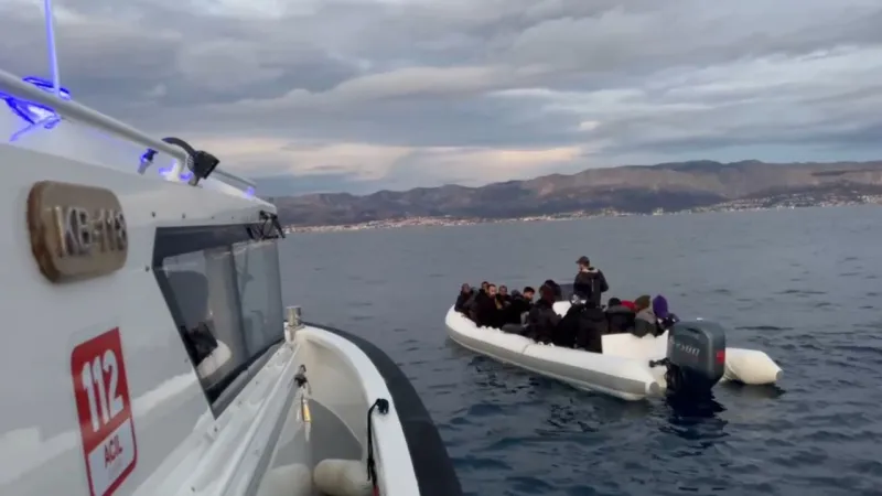 İzmir’de insanlık dramı: Yunanistan’ın geri ittiği 38 göçmen kurtarıldı