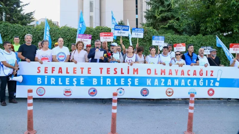 İzmir'de Kamu Emekçilerinden İş Bırakma Eylemi! Neden mi?