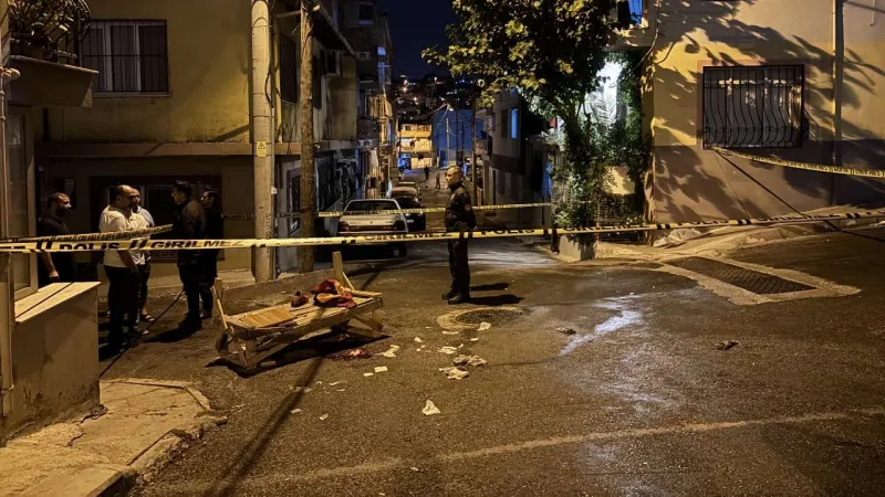 İzmir'de kanlı gece: 1 kişiyi öldürdü, 2 kişiyi yaraladı