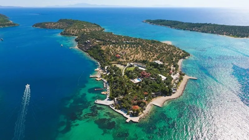 İzmir'de kıyıdan uzak gizli tatil rotası: Kalem Adası’na nasıl gidilir?
