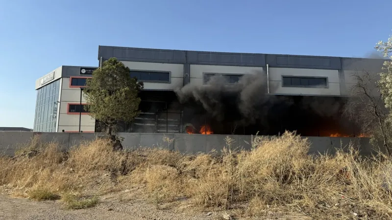 İzmir Kemalpaşa'da Fabrika Yangını! Alevler Nasıl Kontrol Altına Alındı?