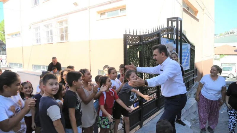 İzmir'de Eğitim Seferberliği: Miniklere Kırtasiye Desteği Şoku!