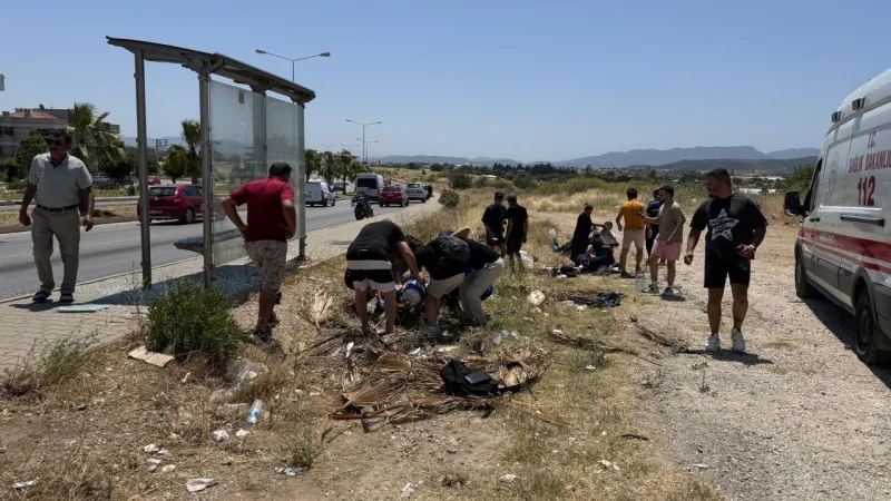 İzmir'de motosiklet durağa daldı: 2 kişi yaralandı