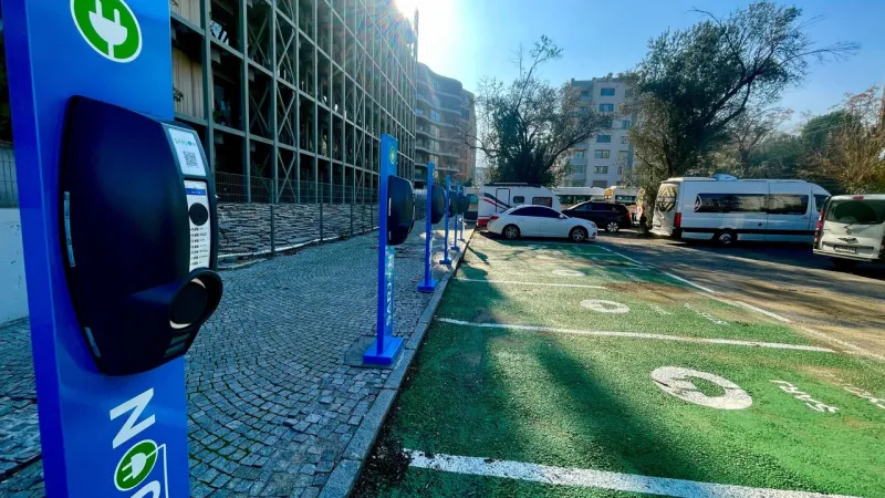 İzmir'de örnek çalışma: Elektrikli araç şarj istasyonları ile yeşil bir gelecek