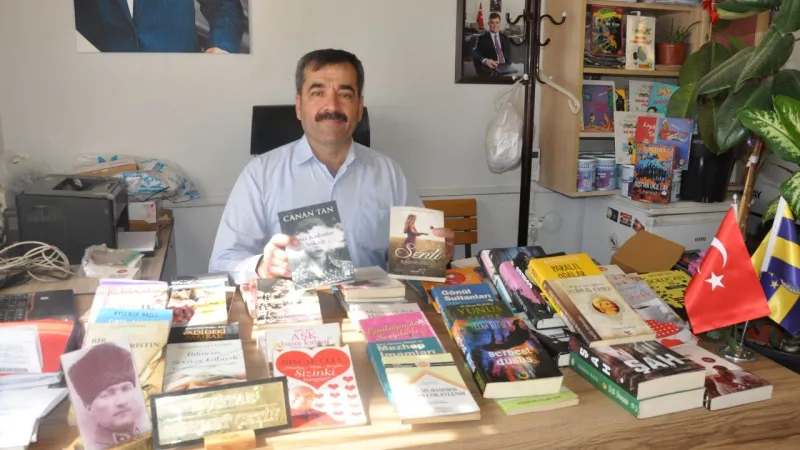İzmir'de örnek sosyal sorumluluk projesi: Muhtar bürosunu kütüphaneye çevirdi