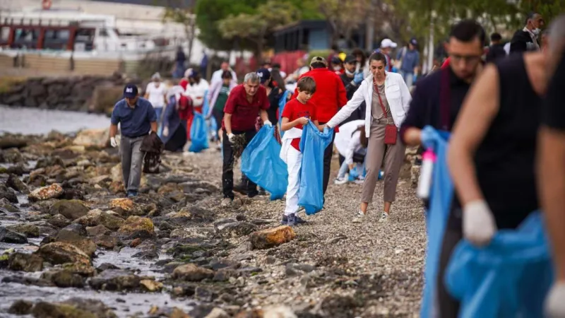 İzmir'den Dünya Rekoru Girişimi! Plajlar Pırıl Pırıl Olacak!