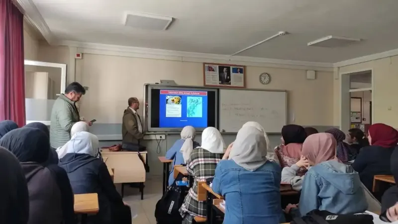 İzmir'de Sendikalardan Eğitimde Orta Çağ Alarmı! Ne Değişiyor?