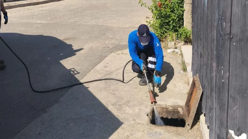İzmir’de sivrisineğe geçit yok: 30 ilçe 254 bin noktada yoğun ilaçlama