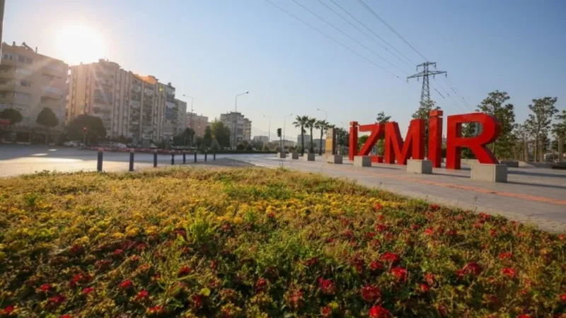 İzmir'de Yazdan Kalma Günler! Sıcaklık Rekoru Kırılıyor!