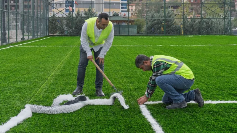 İzmir’de spor her yerde: Karşıyaka, Bayraklı, Karaburun ve Menemen’e yeni halı sahalar geliyor