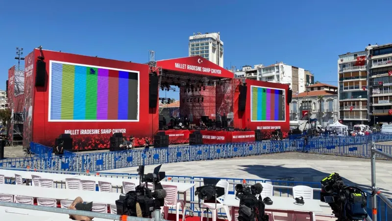 İzmir'de tarihi gün: Büyük İzmir Mitingi başlıyor