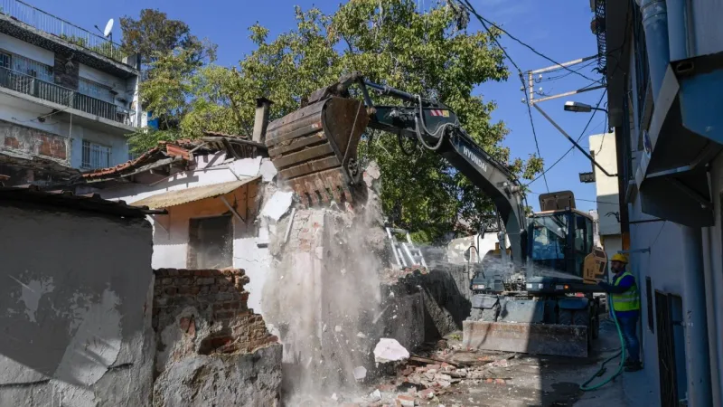 İzmir'de tehlike altındaki binalar belirlendi: İlk yıkımlar gerçekleşti, metruk yapılar tarihe karışıyor