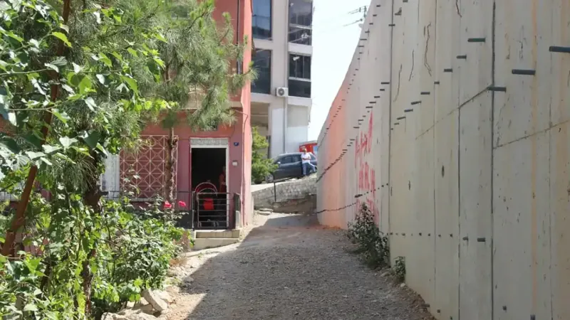İzmir'de tepki çeken duvar: 6 sokak kapandı