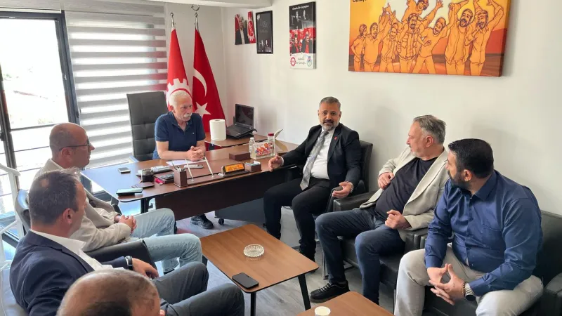 İzmir'de TİS krizi: CHP'li Aslanoğlu, DİSK'i ziyaret etti