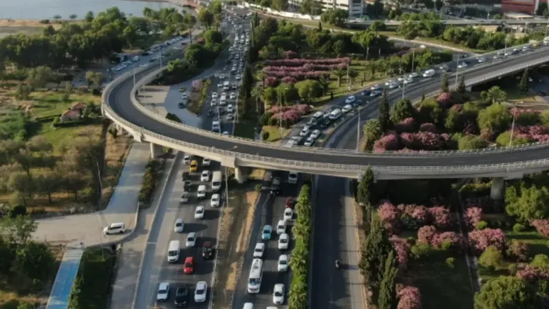 İzmir’de trafik rahatlayacak, ulaşım konforlu hale gelecek: Büyükşehir’den iki köprü hamlesi