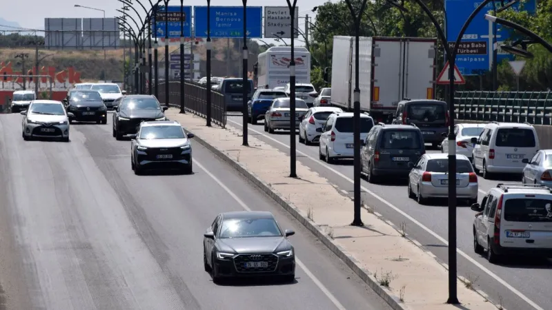 İzmir'de trafik yoğunluğu: Manisa ve Aydın yolları da etkilendi