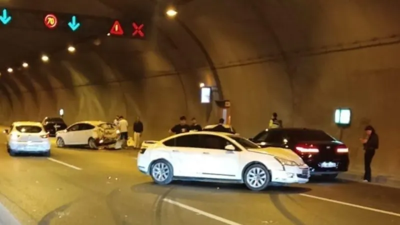 İzmir'de tünelde zincirleme kaza: Trafik kitlendi