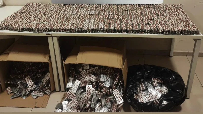 İzmir’de uyuşturucu operasyonu: Binlerce hap ve yüklü miktarda para ele geçirildi