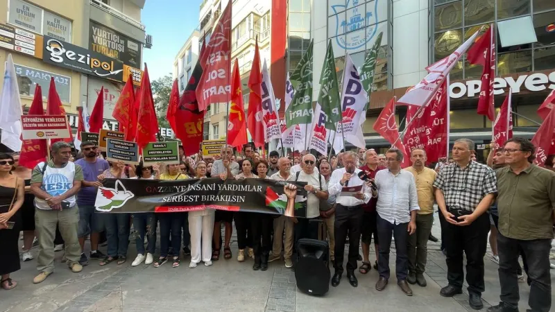 İzmir’de vicdan nöbeti: Madleen Gemisi’ne müdahale hukuk ihlalidir