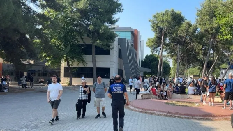 İzmir’de YKS dayanışması: Zabıta yetişti, öğrenciler sınava girdi