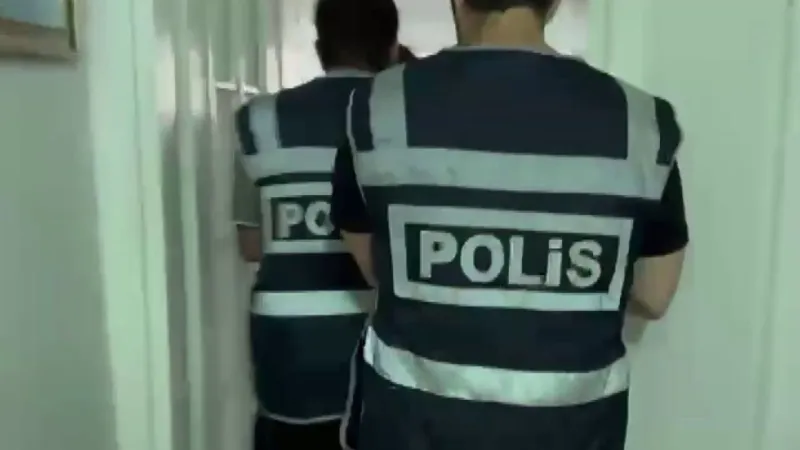 İzmir'de Zehir Tacirlerine Şok Baskın! İşte Ele Geçenler