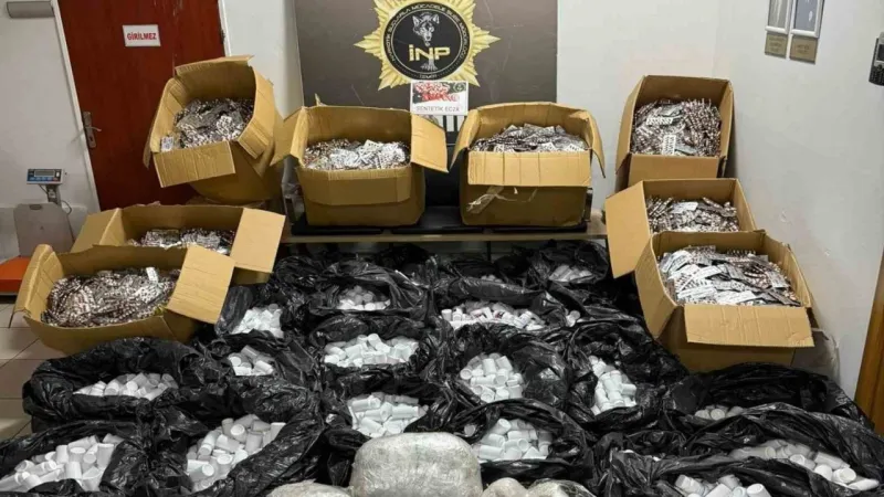 İzmir'de Uyuşturucu Operasyonu! Evden Çıkan Haplar Şoke Etti