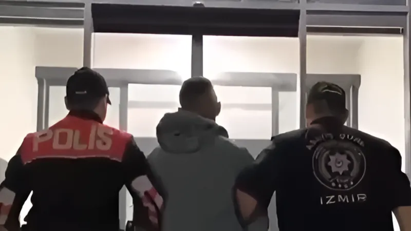 İzmir'de zehir tacirlerine geçit yok: 2 kişi gözaltına alındı