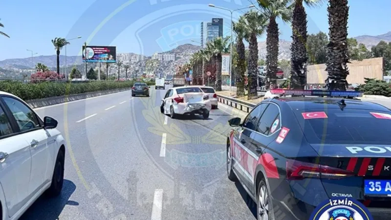 İzmir’de zincirleme kaza: Trafik kilitlendi