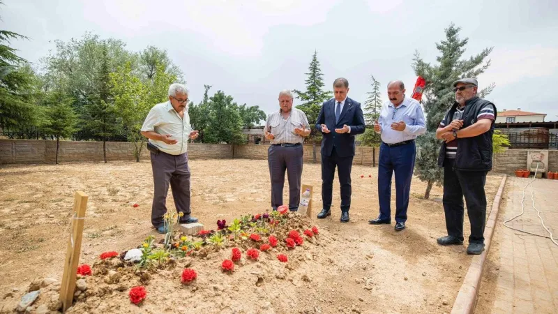İzmir'deki yangında hayatını kaybetmişti: Başkan Tugay'dan anlamlı ziyaret