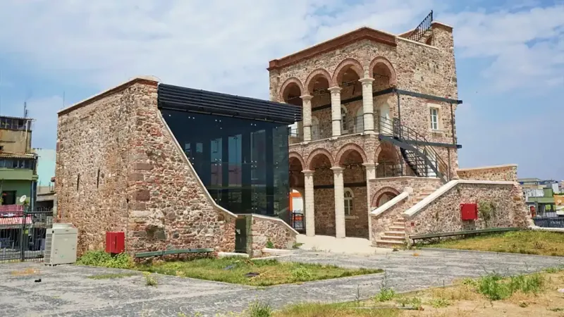 İzmir'den kovulan adamın hikayesi: Bir zamanlar evinde mum yakıp ibadet ediyorlardı
