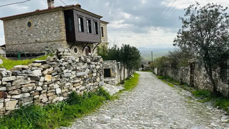 İzmir'e 1.5 saat uzaklıkta: Eski Rum köyü, tarihi ve doğal dokusu ile sizi bambaşka bir dünyaya götürecek