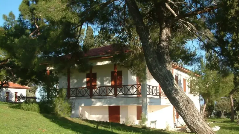İzmir'e 2 saat uzaklıkta şirin bir Rum köyü: Adını beyaza boyalı evlerinden alıyor