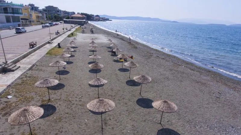 İzmir'e en yakın Mavi Bayraklı plaj: Güzelbahçe 2. Liman Halk Plajı'na ESHOT ile nasıl gidilir?