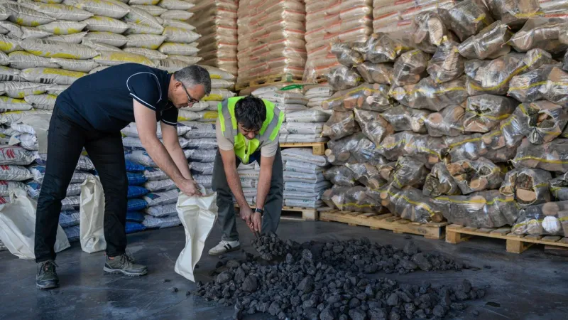 İzmir'e kış gelmeden denetim arttı: Uygun olmayan kömürlere satış yasağı