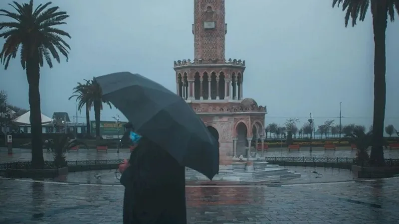 İzmir'e yağışlar geri dönüyor: İlçe ilçe hava raporu!