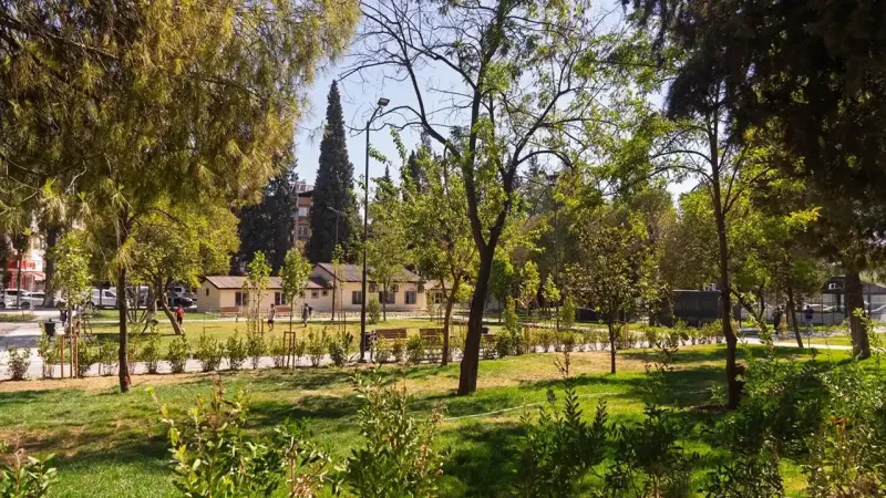 İzmir'e yemyeşil bir park daha: Artık güvenle oturabilecekler