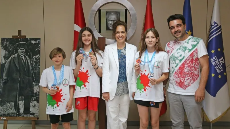 İzmir’in gururu Karşıyaka’dan çifte başarı