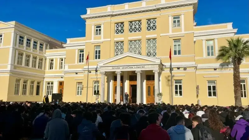 İzmir'in köklü okulları tarikatların himayesine bırakıldı: 100'den fazla öğretmenin akıbeti belli değil