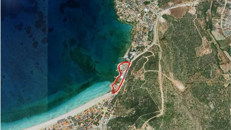 İzmir’in tatil cennetinde yer alıyor: Bakanlık’tan denize sıfır otele onay!