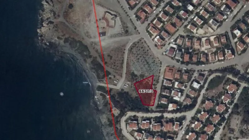 İzmir’in turistik ilçesinde denize manzaralı satış!
