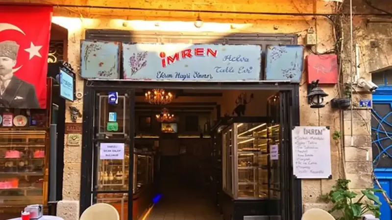 İzmir'in turizm cennetinde 84 yıllık bir mekan: Dededen toruna kaldı, şimdi 6 şubesi var