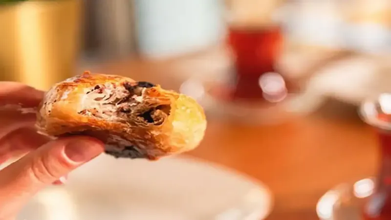 İzmir'in Boyoz Efsanesi Sarsıldı! Dostlar Fırını Taşınıyor!