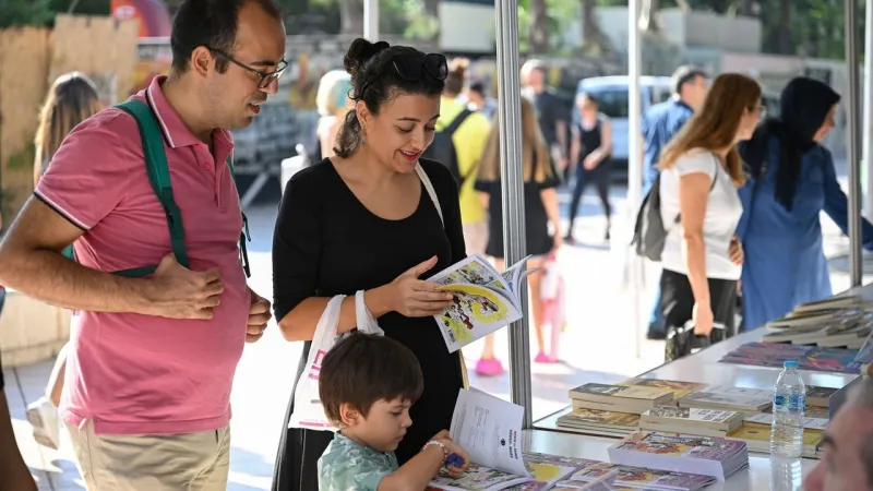 İzmir Kitap Fuarı 2025: Kaçırmayın! Yüzlerce Yazarla Buluşma Fırsatı