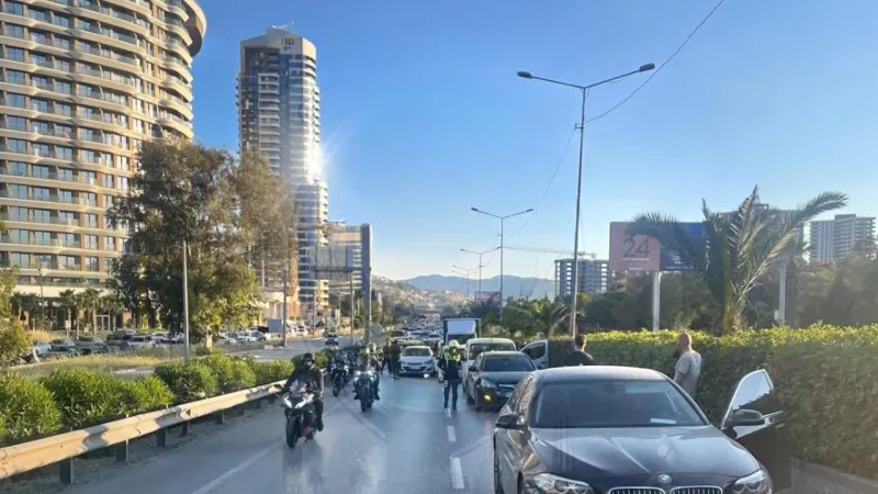 İzmir'de Trafik Felç! Ballıkuyu'ya Kadar Yoğunluk!